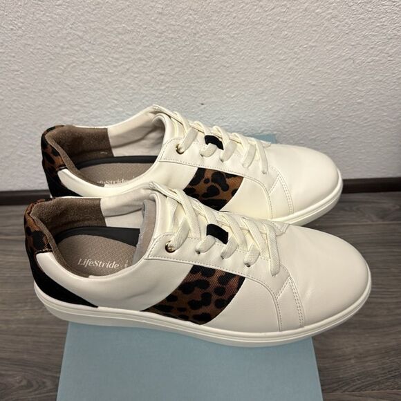 Bzees Happy Friday Lace Up Sneaker In Leopard (WIDE) - Picture 5 of 8